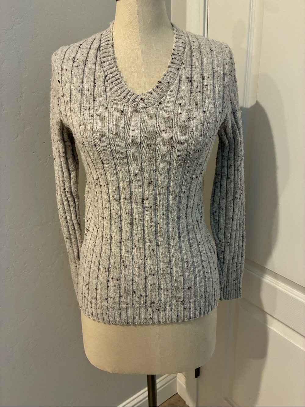 Sears vintage 70s:80s Light Gray Speckled V-Neck Ribbed Pullover